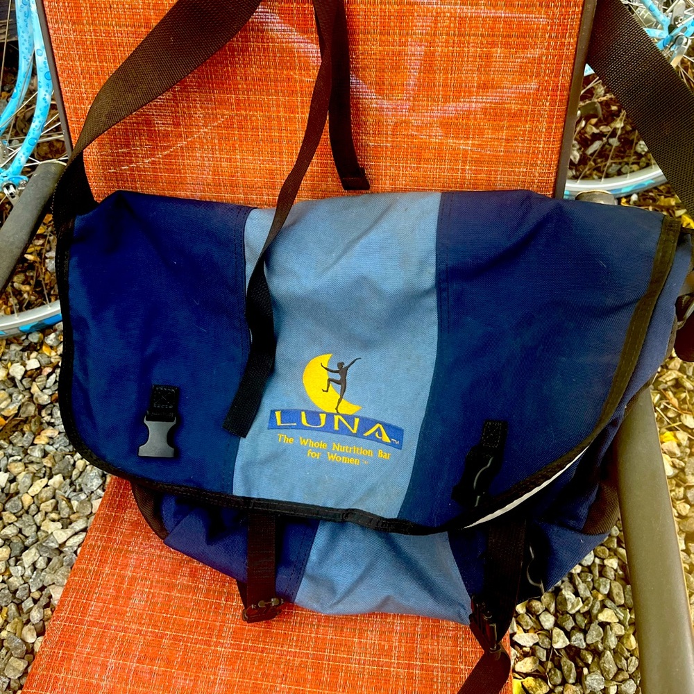Timbuk2 Large Luna Bar Messenger Bag - 2 tone blue- Good condition